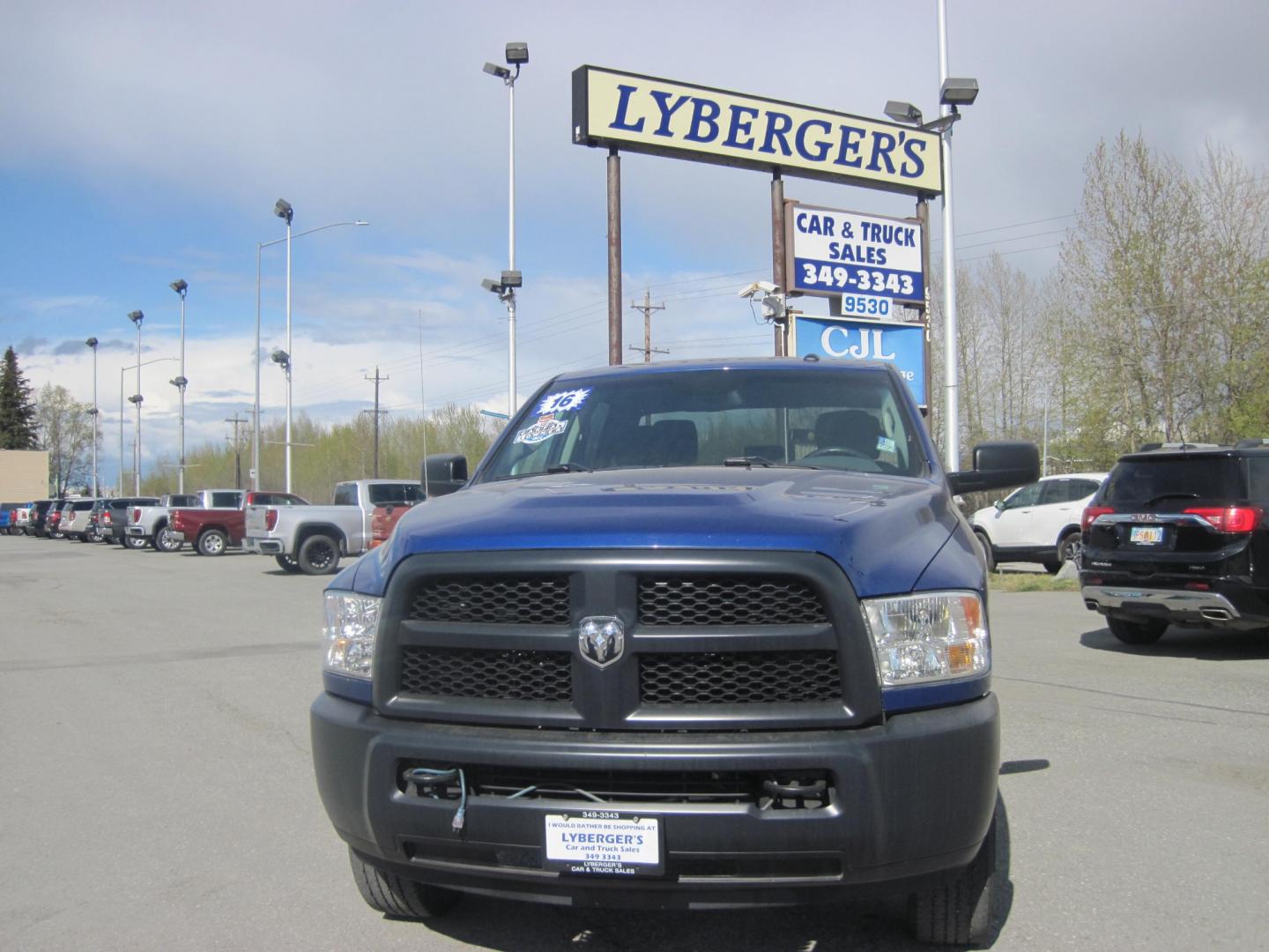 2016 blue /gray RAM 2500 Tradesman Crew Cab 4WD (3C6TR5HTXGG) with an 5.7L V8 OHV 16V engine, automatic transmission, located at 9530 Old Seward Highway, Anchorage, AK, 99515, (907) 349-3343, 61.134140, -149.865570 - Low miles in this Ram 2500 come take a test drive - Photo#1